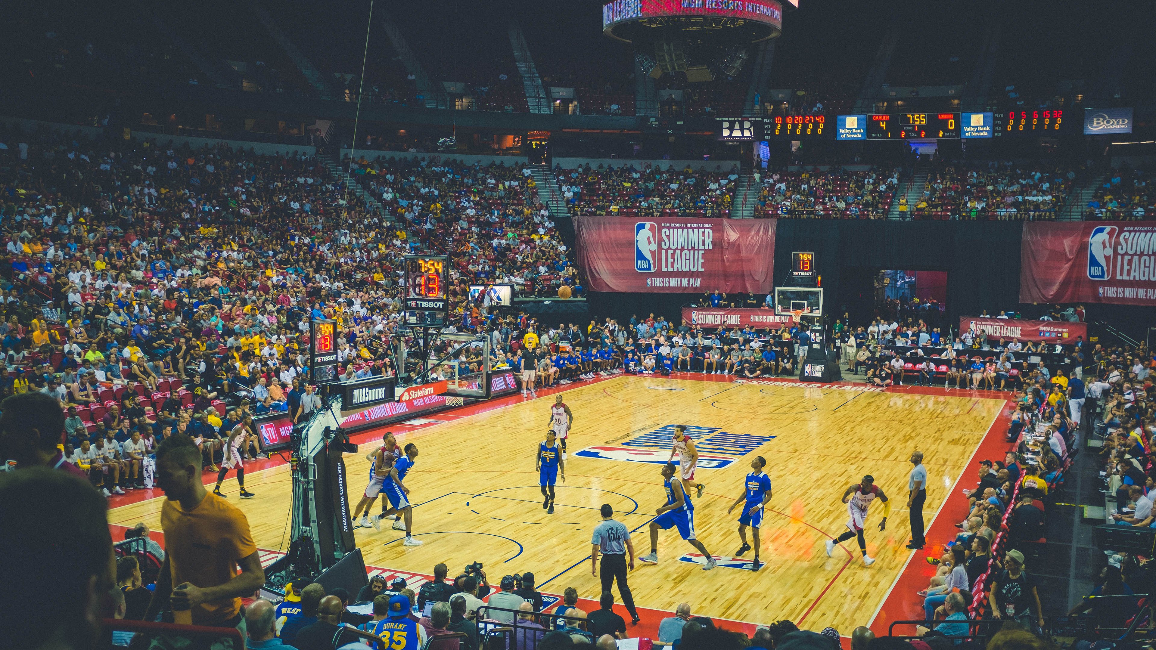 球员场上动作精彩回放，球员入场顺序