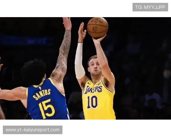 湖人替补两奇兵进步太大了!海斯稳固内线,拉拉维亚成最佳第六人